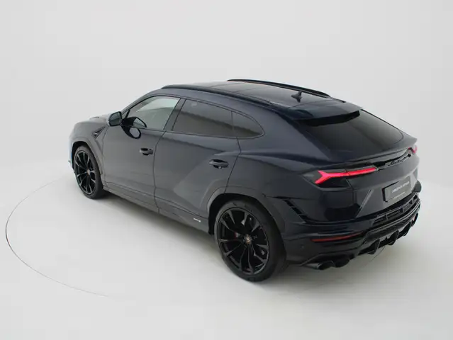 Lamborghini Urus view 10