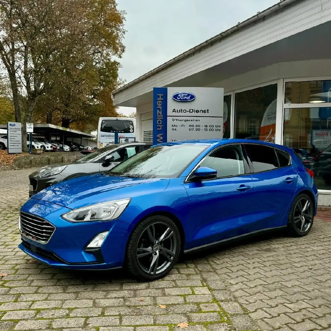 Ford Focus Titanium Blau - 1