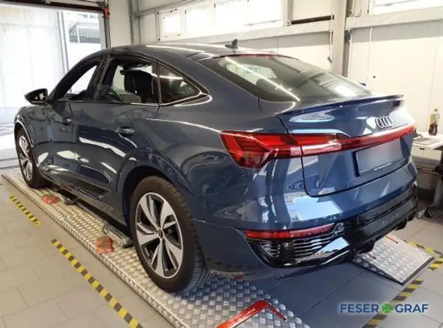 Audi Q8 E-Tron view 4
