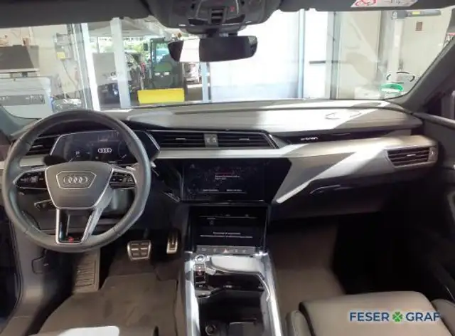 Audi Q8 E-Tron view 7