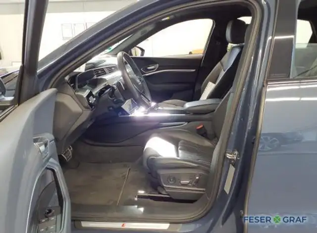 Audi Q8 E-Tron view 6