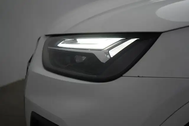Audi Q5 view 11