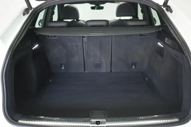 Audi Q5 view 8