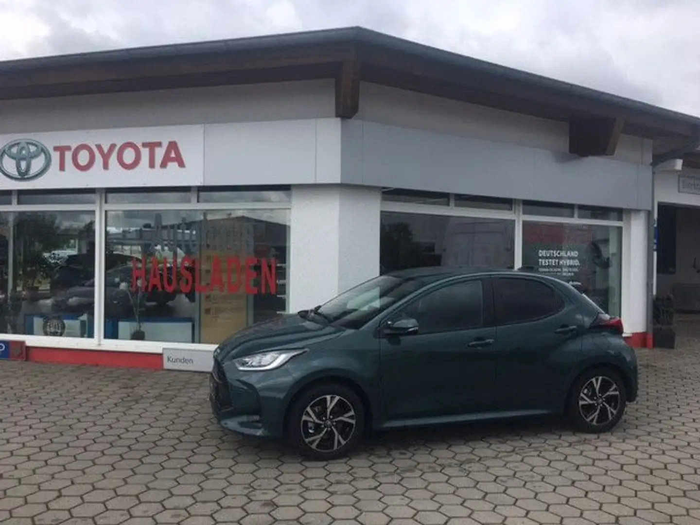 Toyota Yaris Hybrid Teamplayer Groen - 1