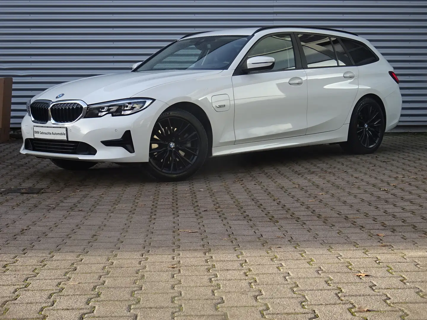 BMW 320 e Tour. Advantage LivePro Sportsitze 18LM SH Blanc - 1