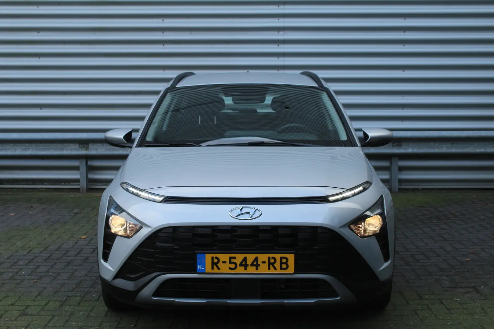 Hyundai BAYON 1.0 T-GDI 101pk MHEV Comfort Trekhaak NL-Auto NAP Gris - 2