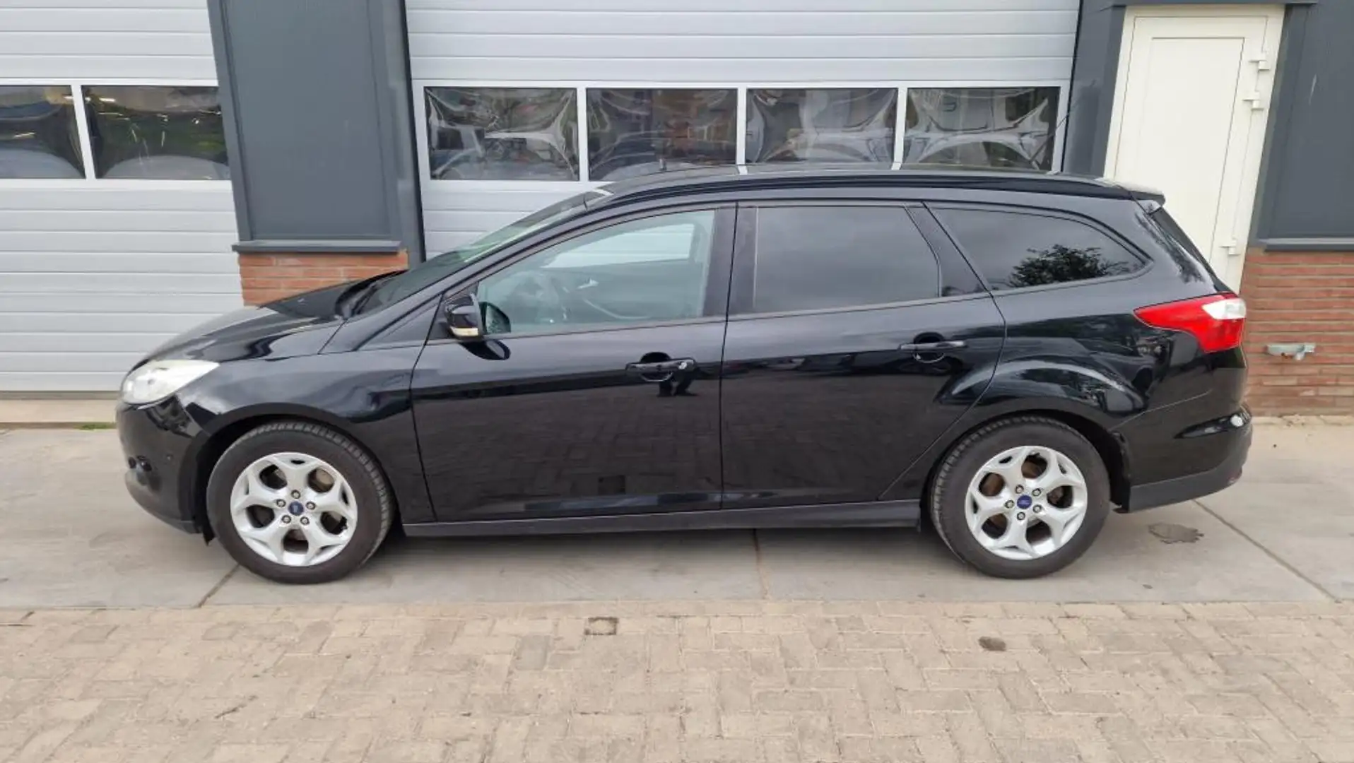 Ford Focus Wagon 1.6 TI-VCT Titanium Park assist|PDC|AC + 3Mn Zwart - 2