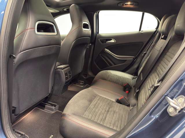 Mercedes-Benz GLA 180 — photo 15