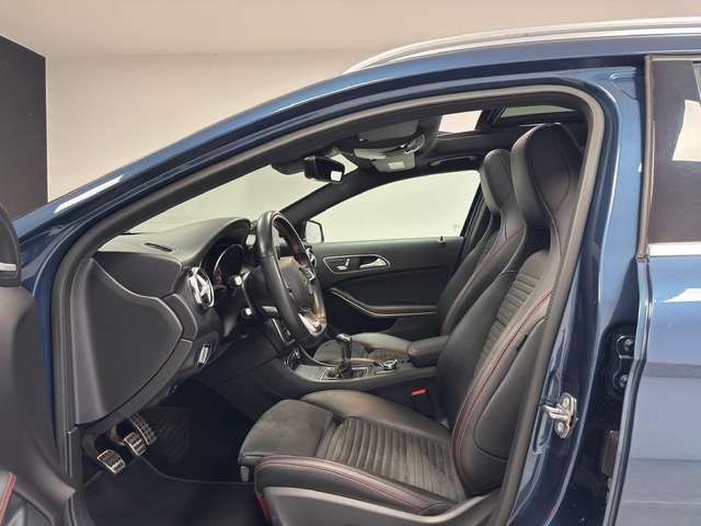 Mercedes-Benz GLA 180 — photo 11