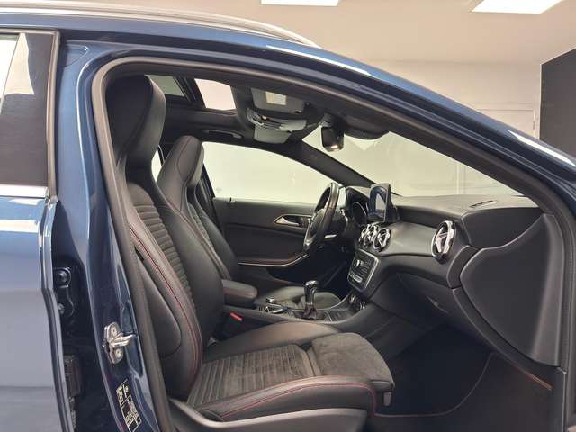 Mercedes-Benz GLA 180 — photo 12