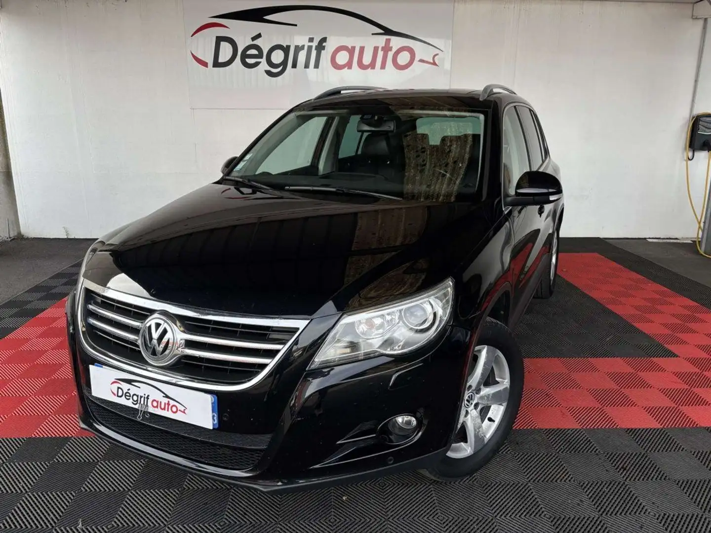 Volkswagen Tiguan 2.0 TDI 140 FAP BlueMotion Technology Sportline 4M Noir - 1