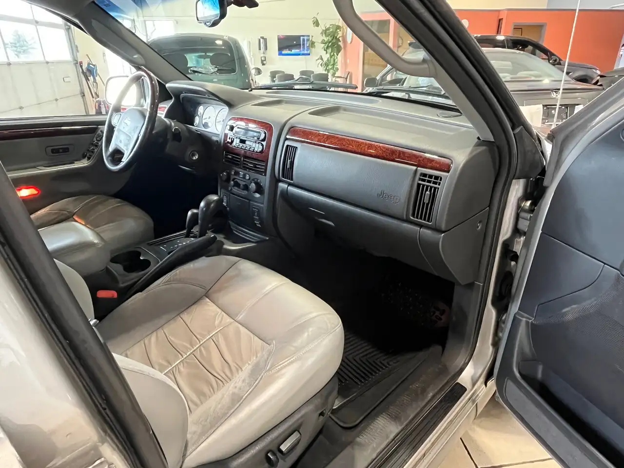 Jeep Grand Cherokee снимка Jeep Grand Cherokee