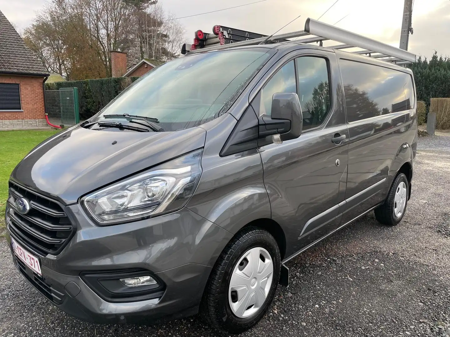 Ford Transit Custom 2.0 TDCi L1H2 Trend S/S (EU6.2) Grijs - 1