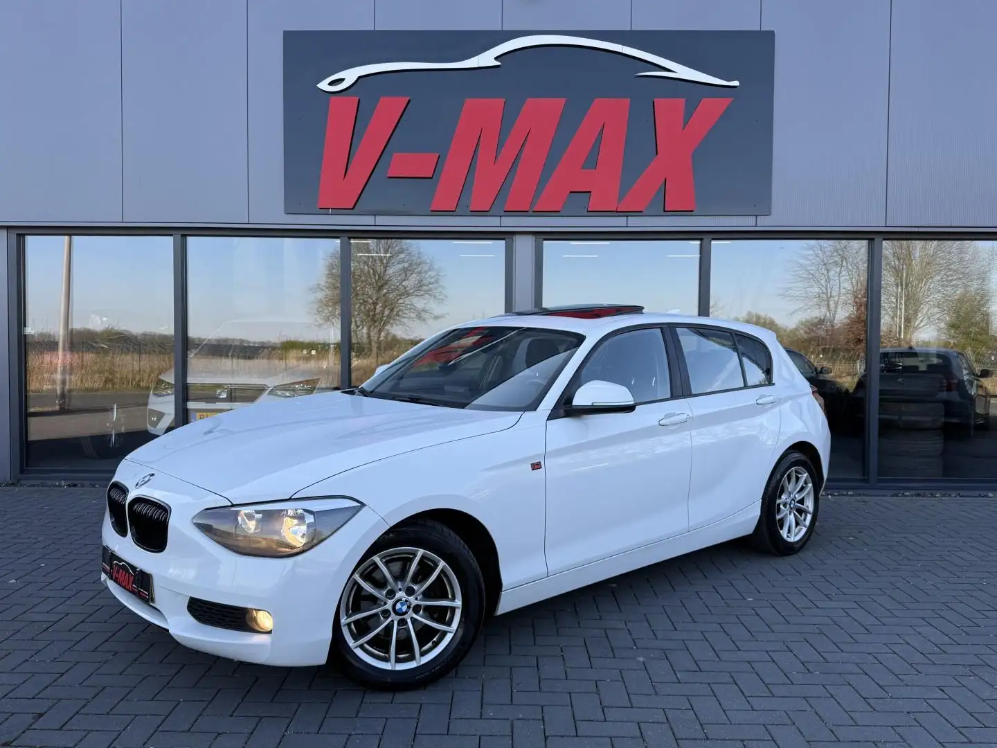 BMW 116 116i Executive Schuifdak Stoelverw Navi Pdc Clima Wit - 1