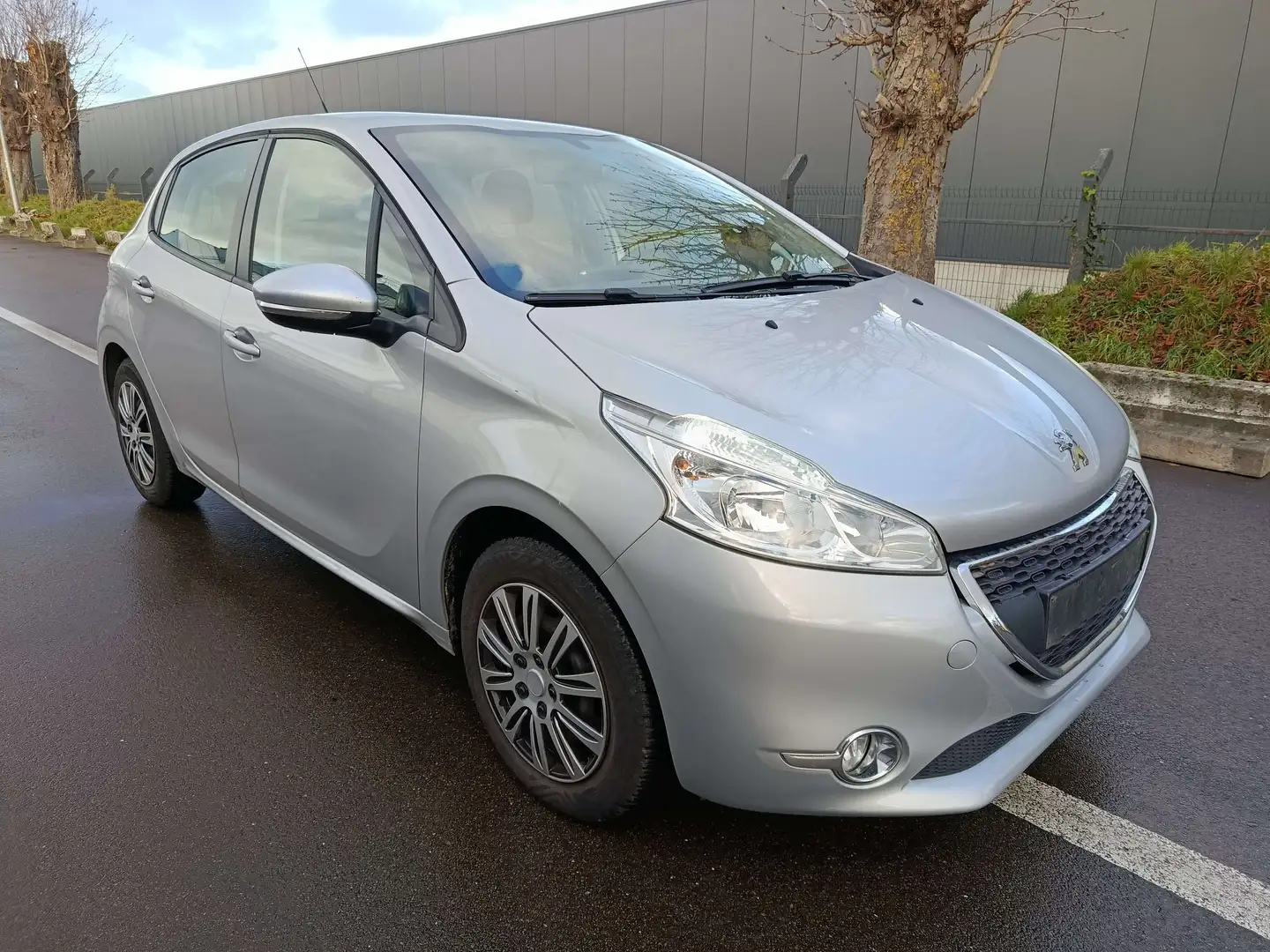 Peugeot 208 208 1.2i Active Gris - 2