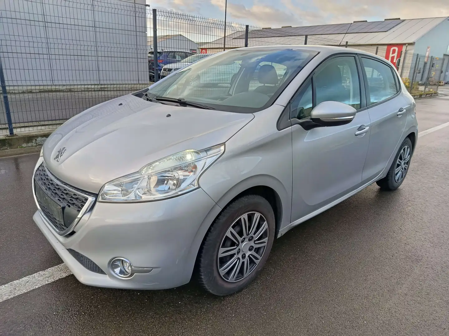 Peugeot 208 208 1.2i Active Gris - 1