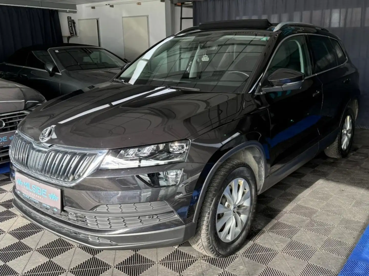 Skoda Karoq 2.0 TDI Style 4x4 Schwarz - 2
