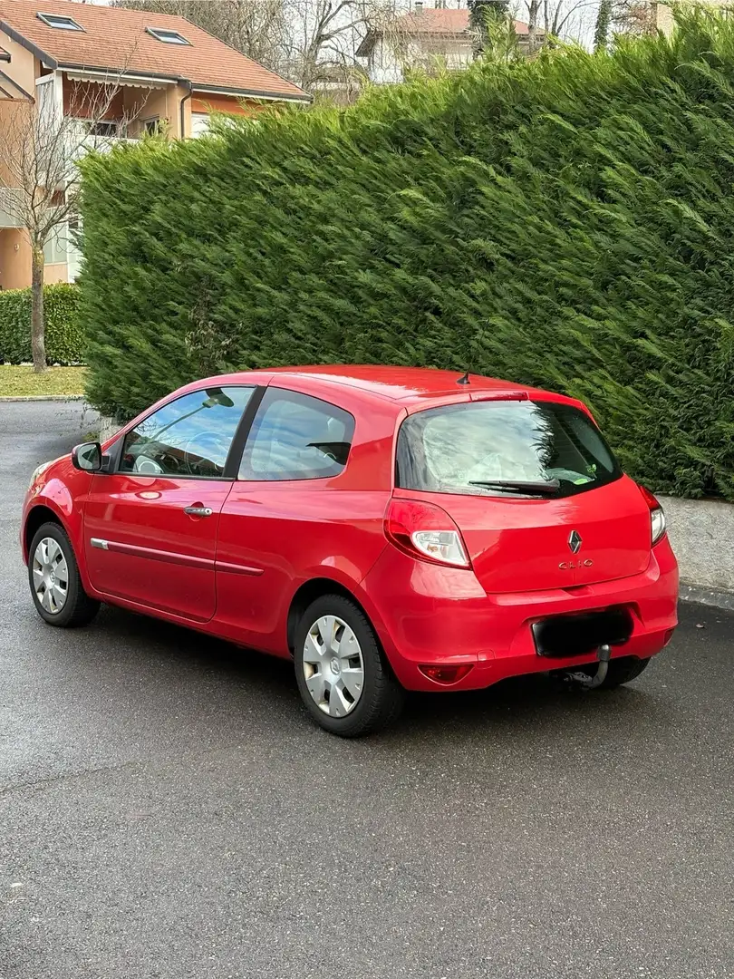 Renault Clio Clio III 1.2 16V 75 eco2 Expression Rouge - 2