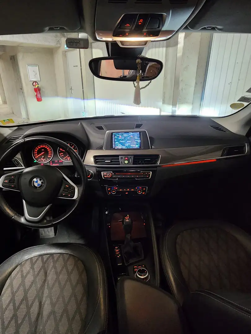 BMW X1 X1 sDrive 18d 150 ch BVA8 xLine Gris - 2