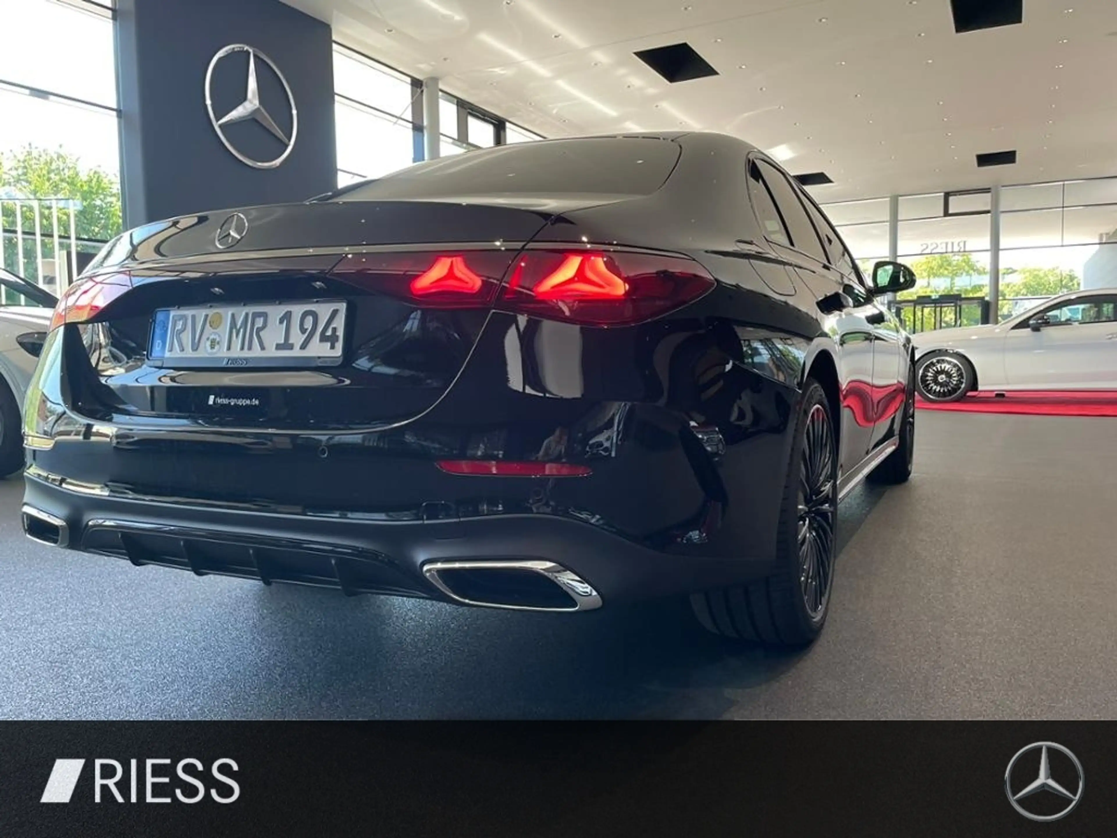 Mercedes-Benz E 400 e 4M AMG+PANO+HUD+AHK+AIRM+HA LENK+SUPERSC — photo 8