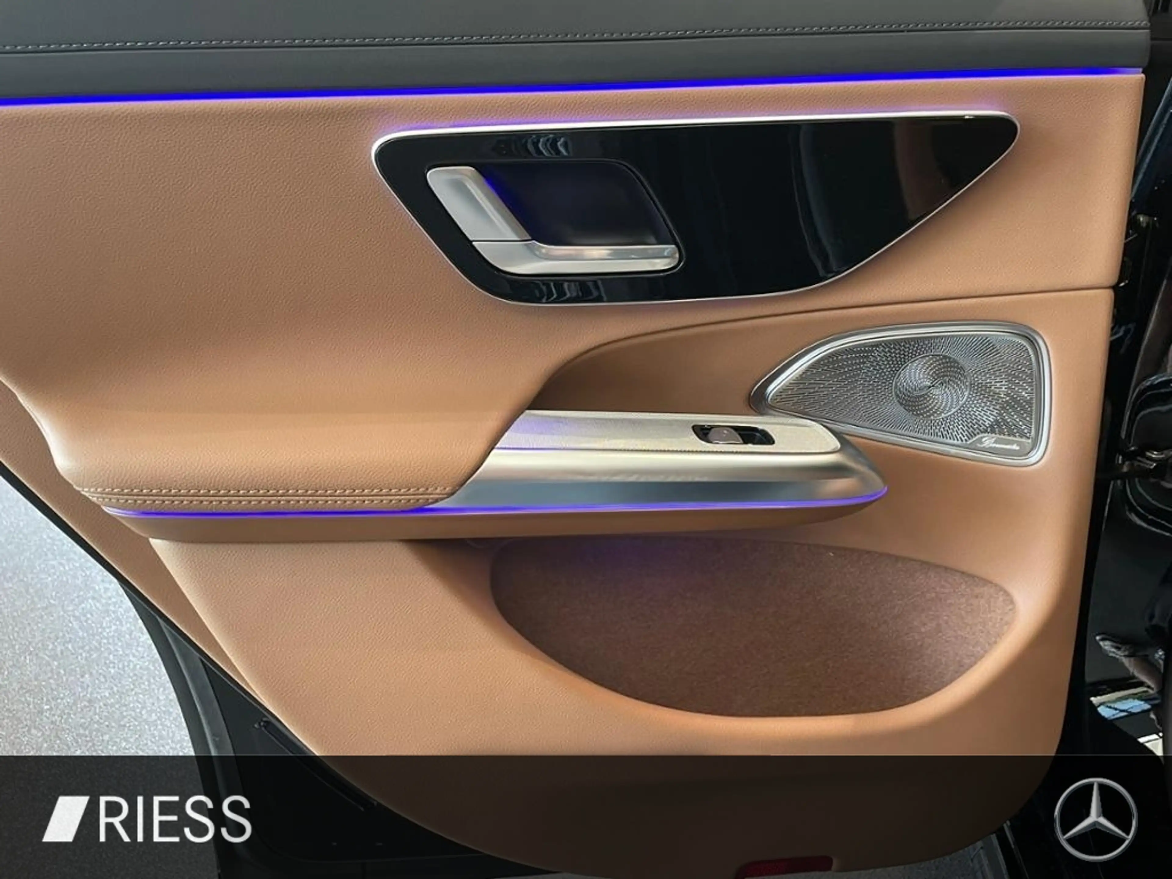 Mercedes-Benz E 400 e 4M AMG+PANO+HUD+AHK+AIRM+HA LENK+SUPERSC — photo 6