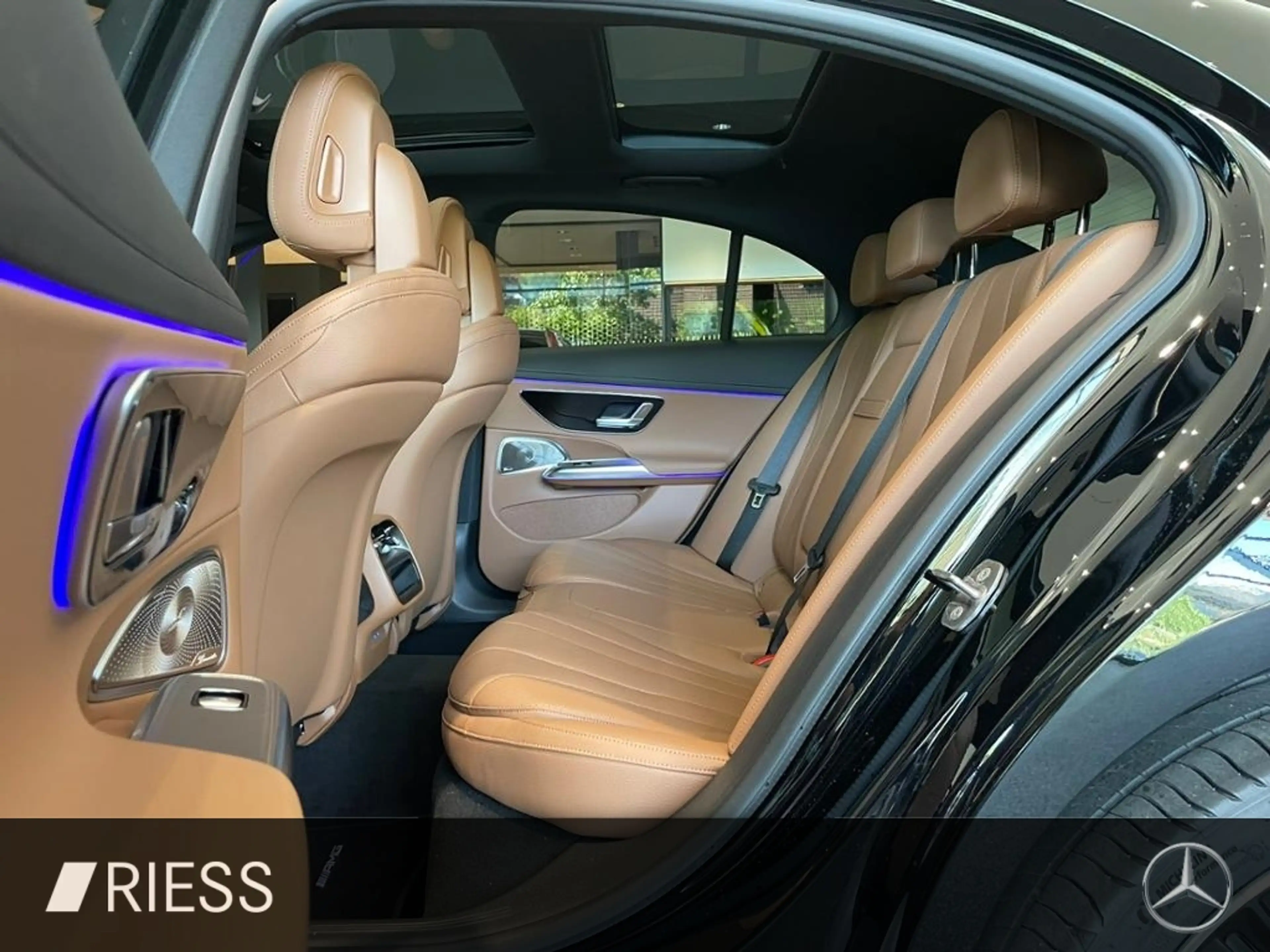 Mercedes-Benz E 400 e 4M AMG+PANO+HUD+AHK+AIRM+HA LENK+SUPERSC — photo 5