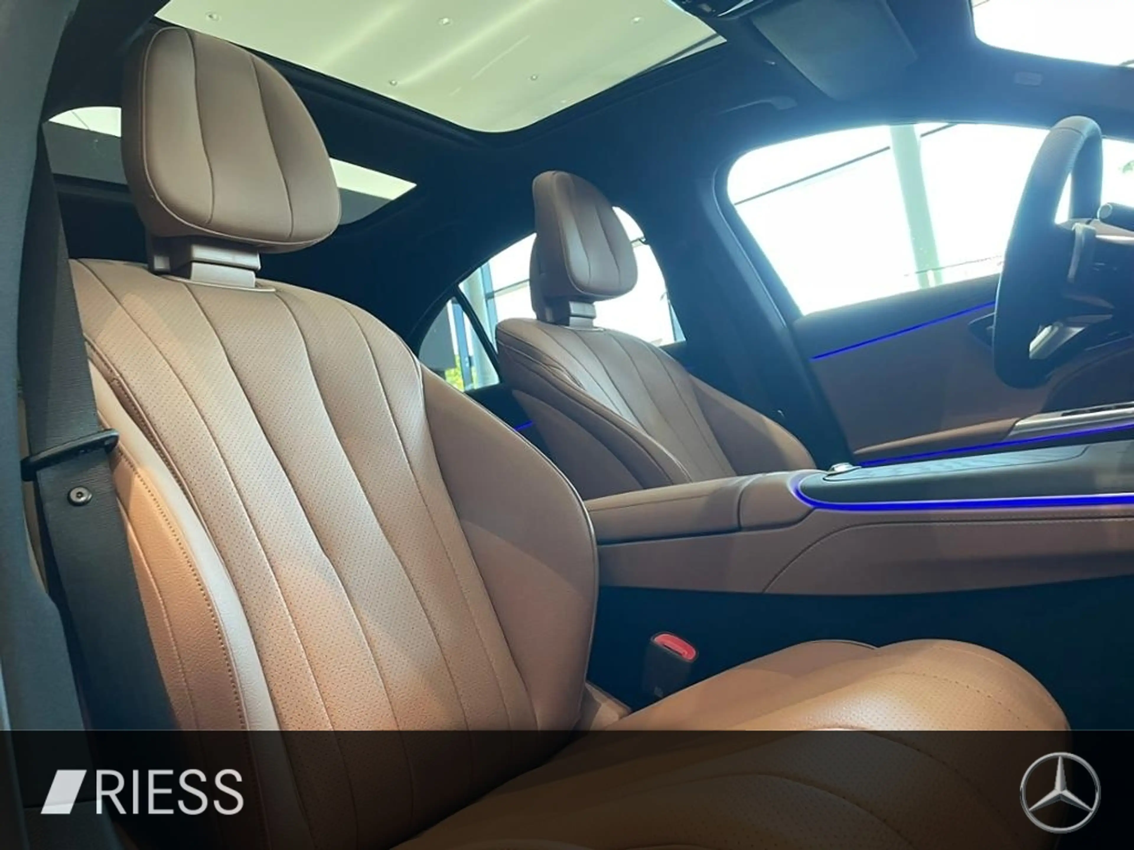 Mercedes-Benz E 400 e 4M AMG+PANO+HUD+AHK+AIRM+HA LENK+SUPERSC — photo 11
