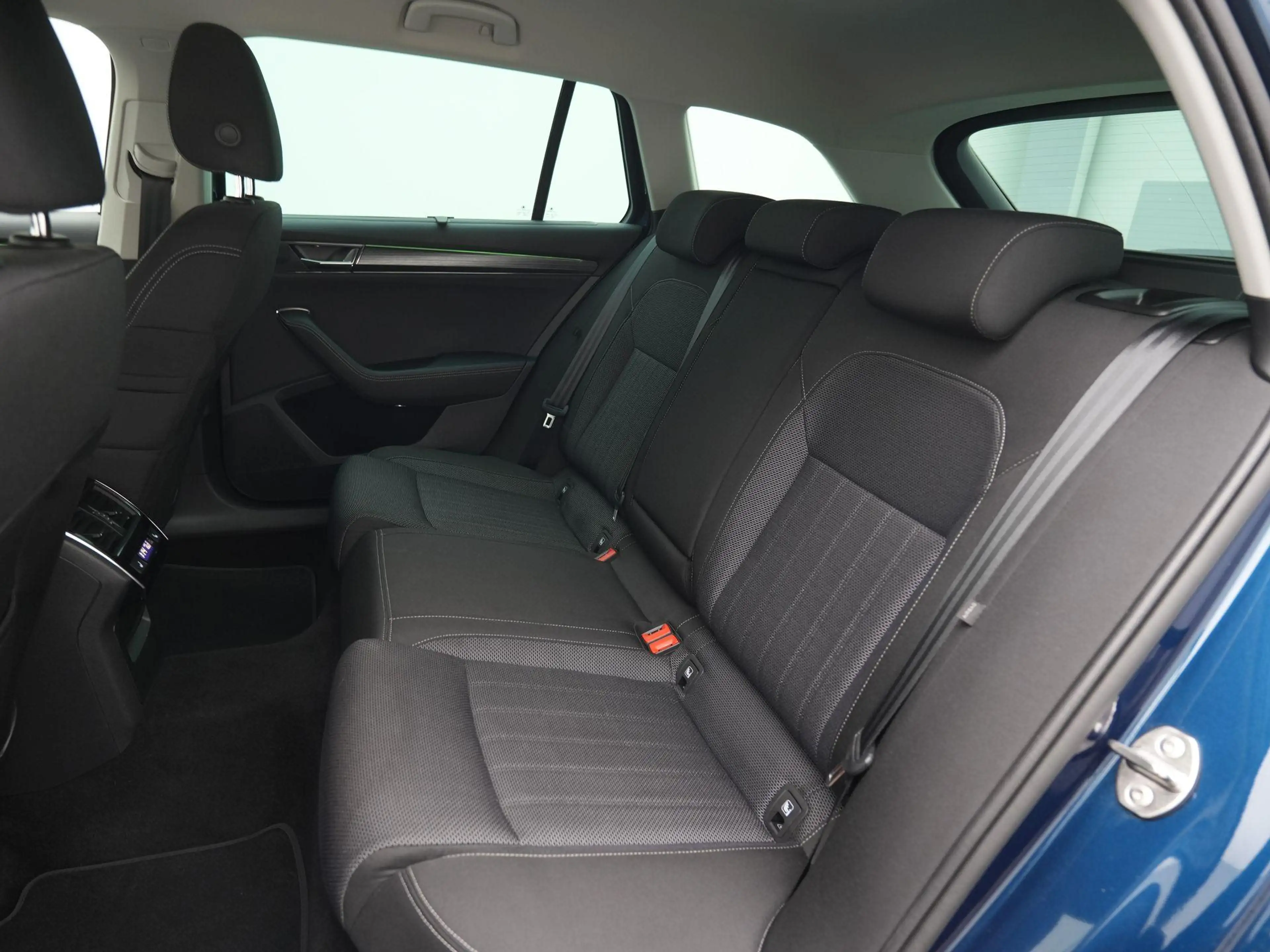 Skoda Superb Combi 1.5 TSI 150pk Business Edition Plus | Trekha — photo 9
