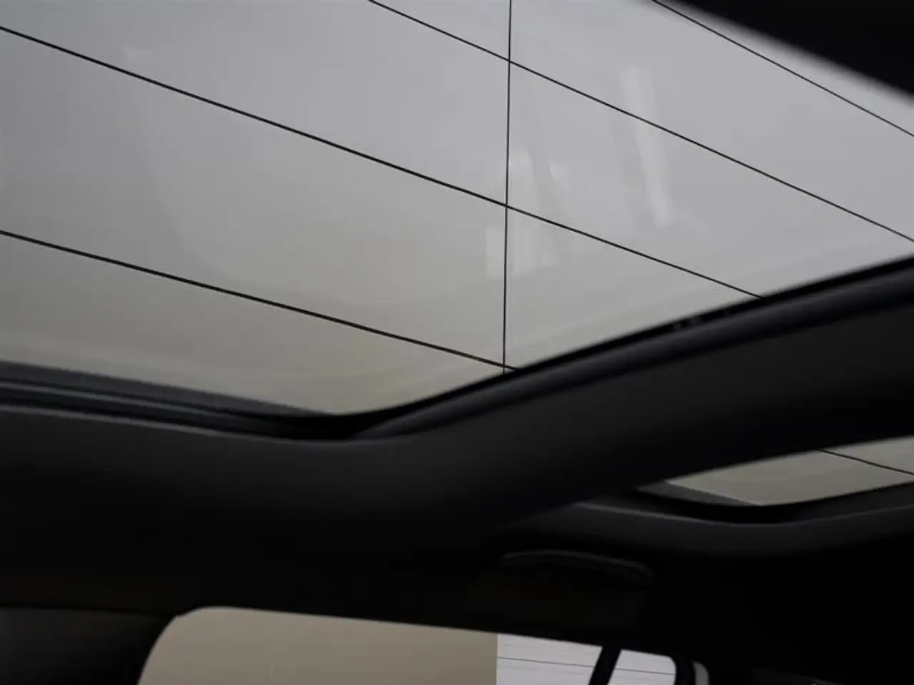 Mercedes-Benz GLB снимка Mercedes-Benz GLB