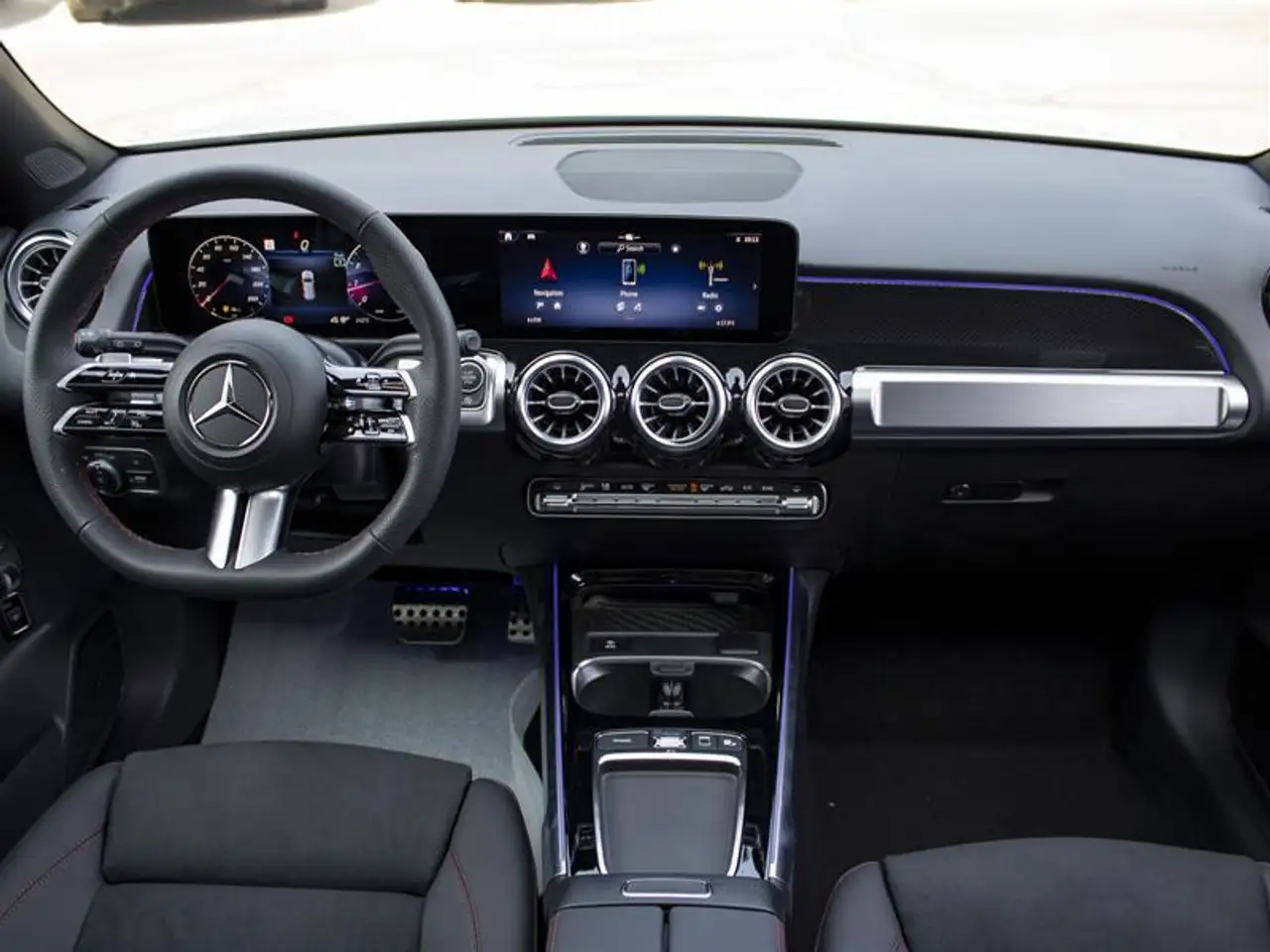 Mercedes-Benz GLB снимка Mercedes-Benz GLB