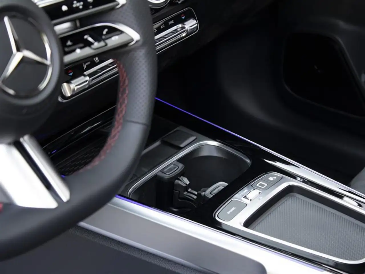 Mercedes-Benz GLB снимка Mercedes-Benz GLB