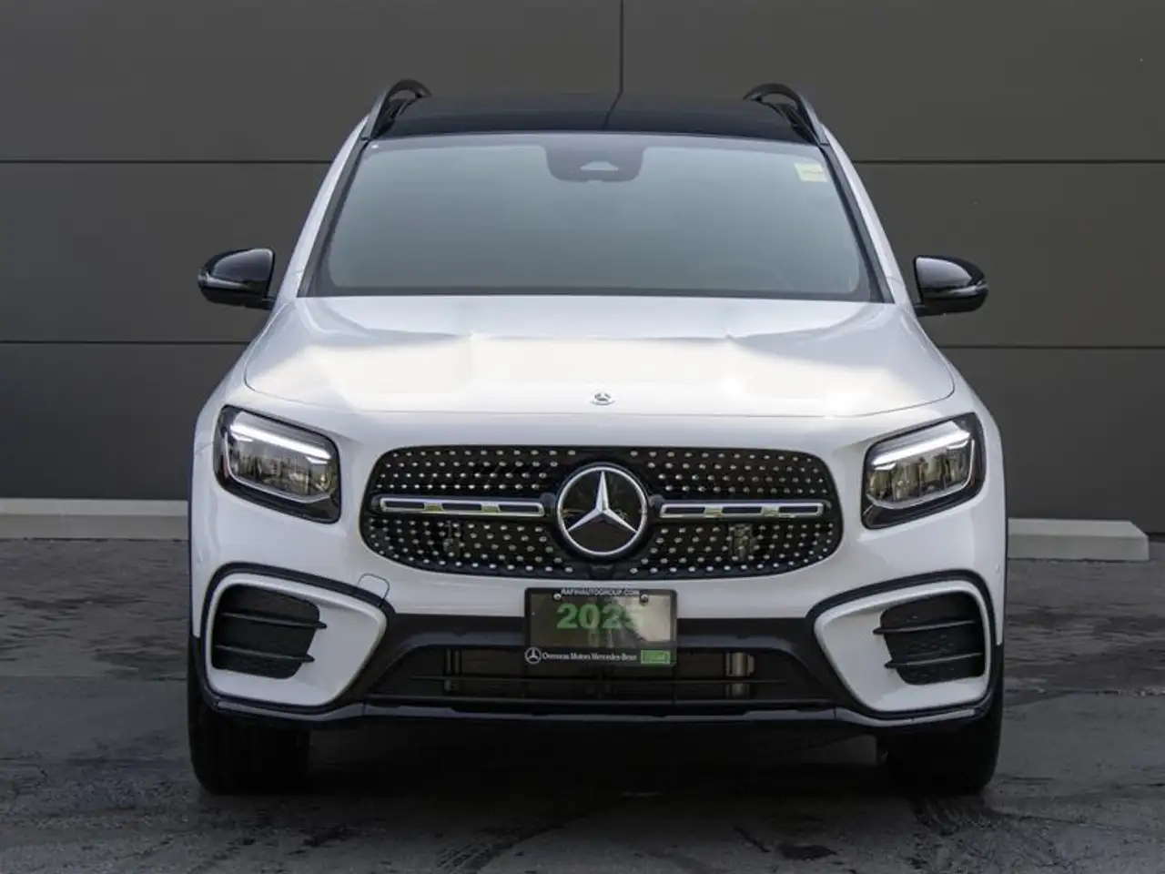 Mercedes-Benz GLB снимка Mercedes-Benz GLB