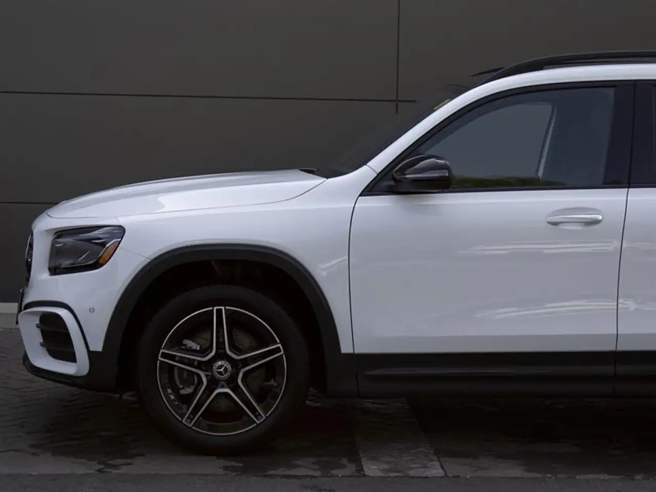 Mercedes-Benz GLB снимка Mercedes-Benz GLB