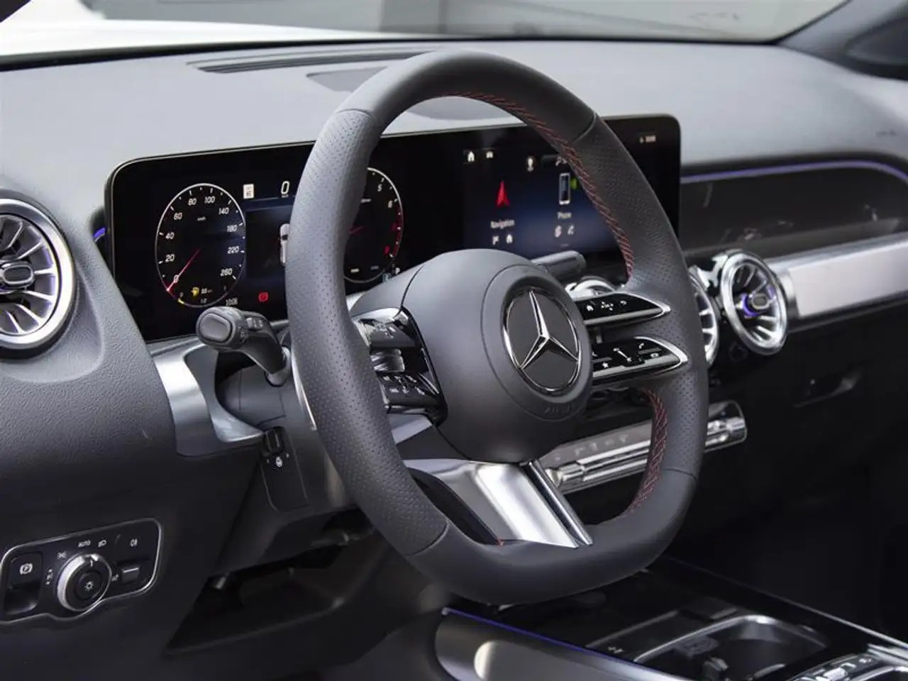 Mercedes-Benz GLB снимка Mercedes-Benz GLB