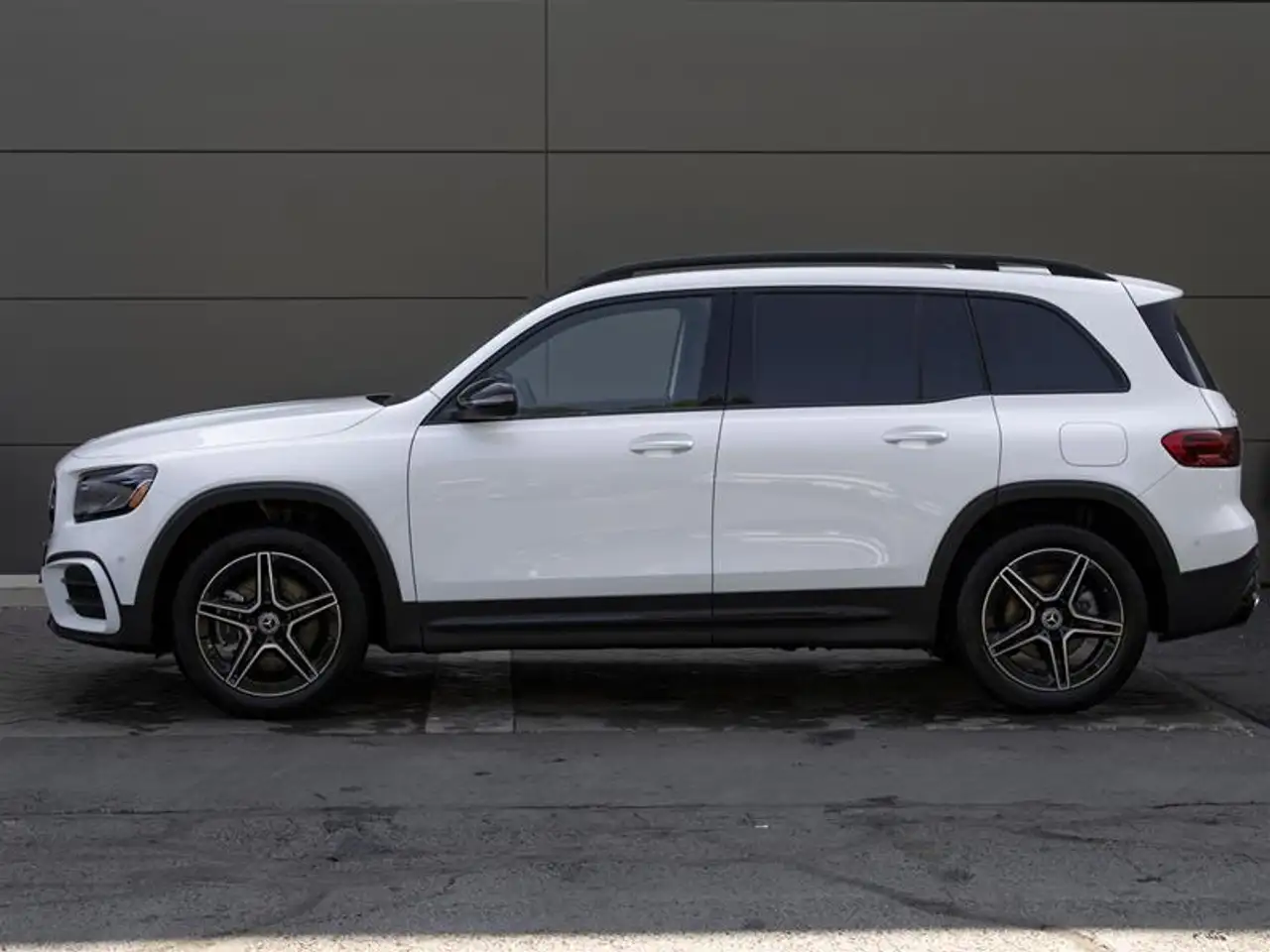 Mercedes-Benz GLB снимка Mercedes-Benz GLB