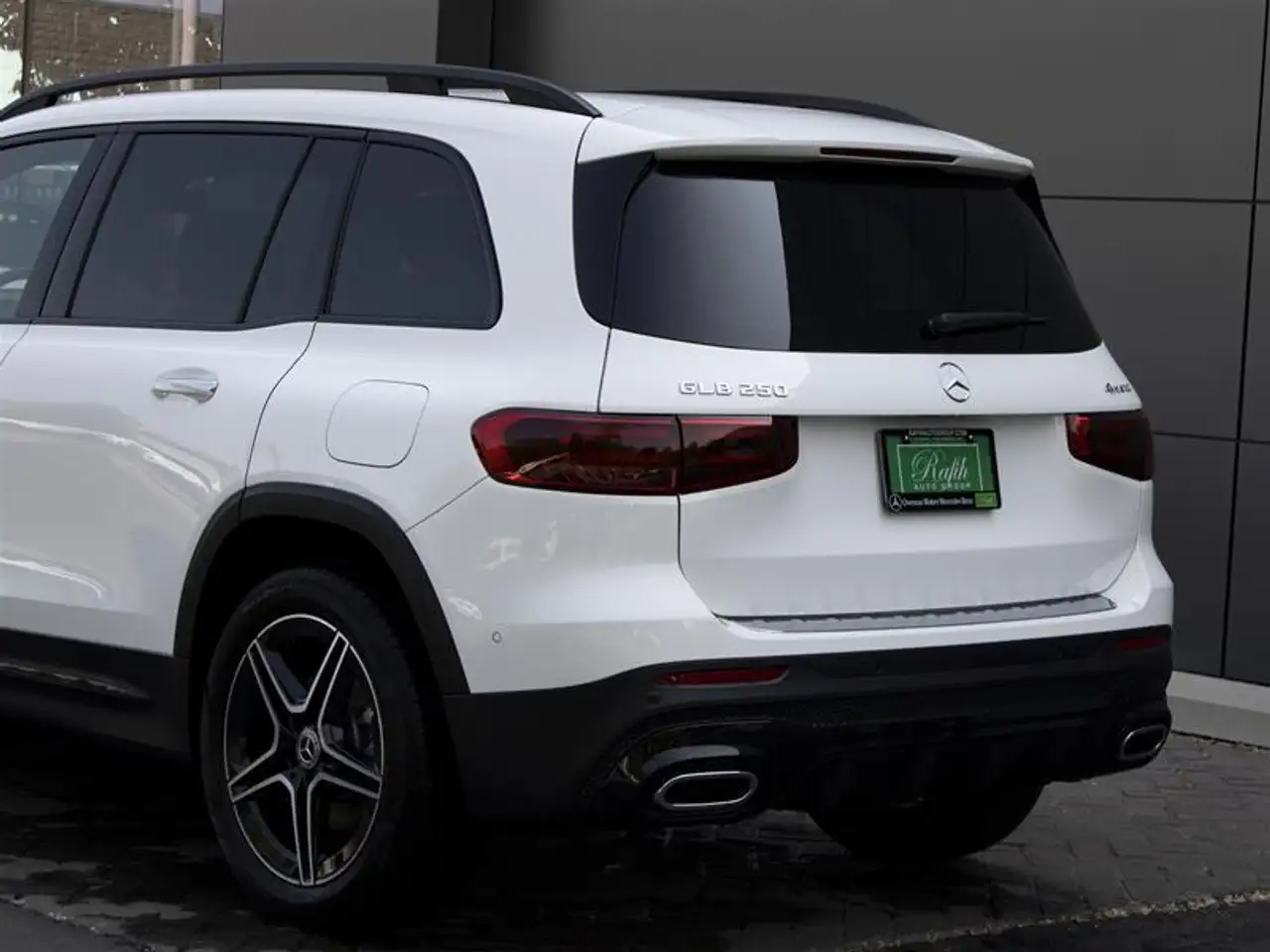 Mercedes-Benz GLB снимка Mercedes-Benz GLB