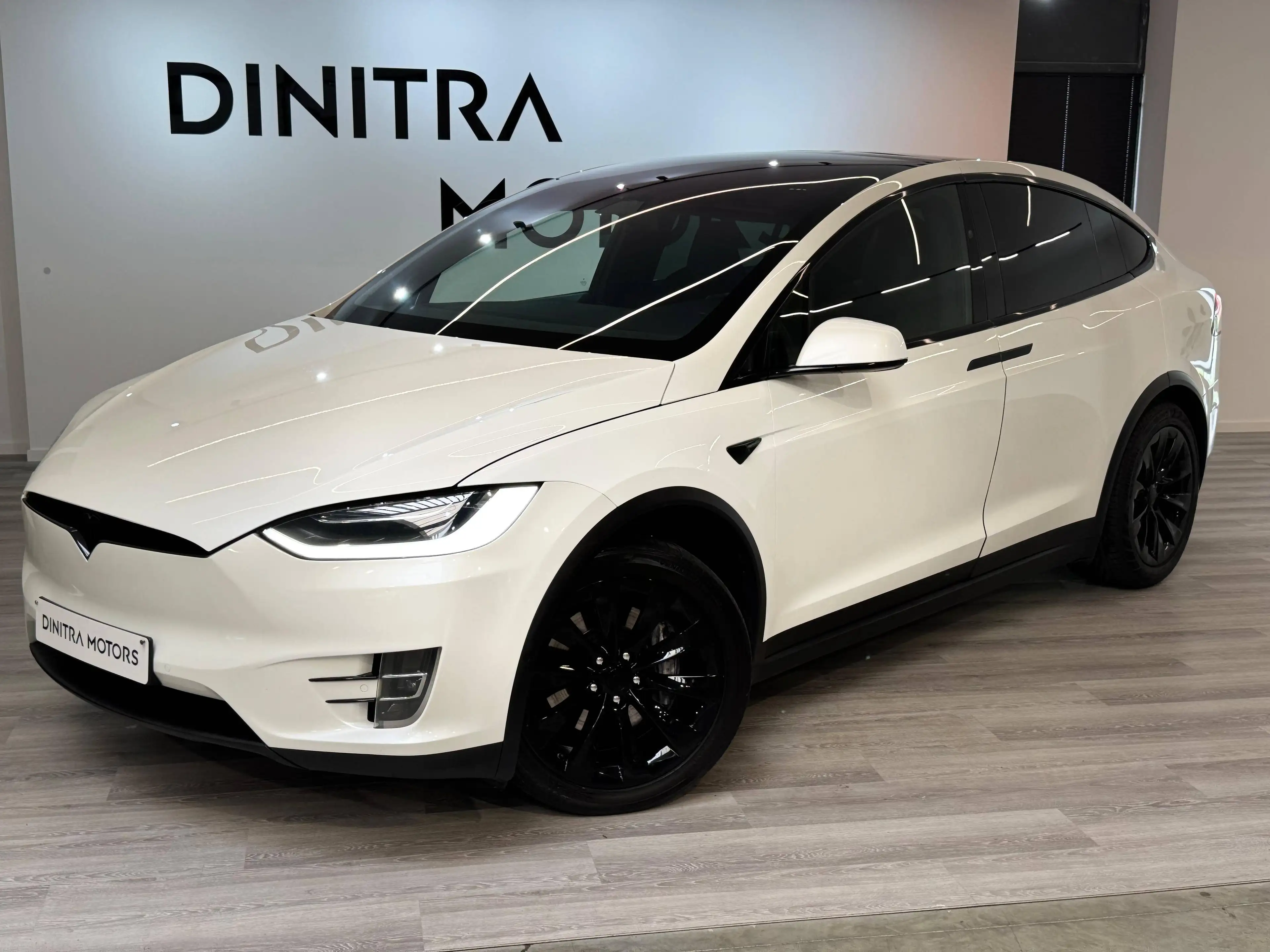 Tesla Model X — photo 3