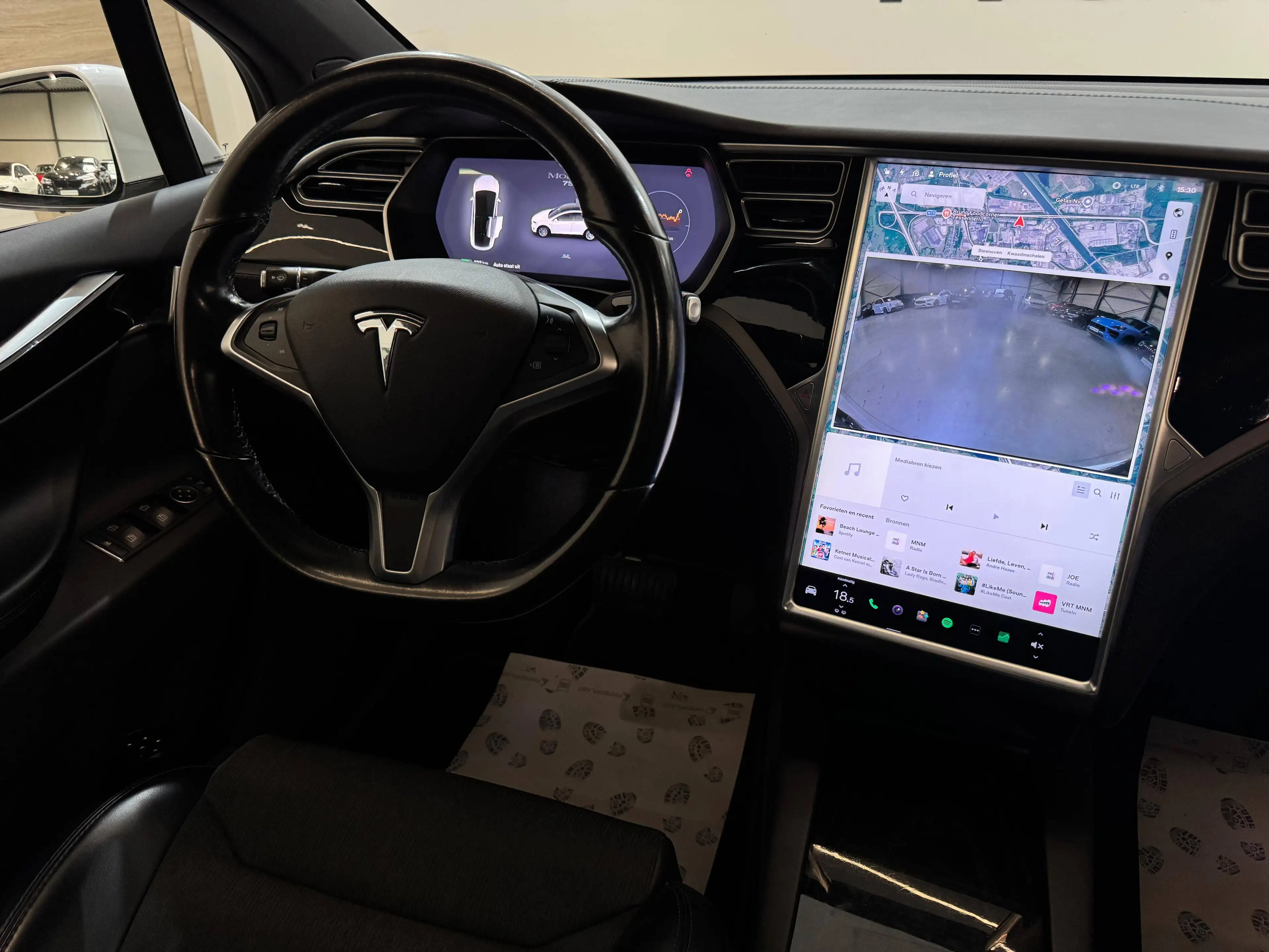 Tesla Model X — photo 14