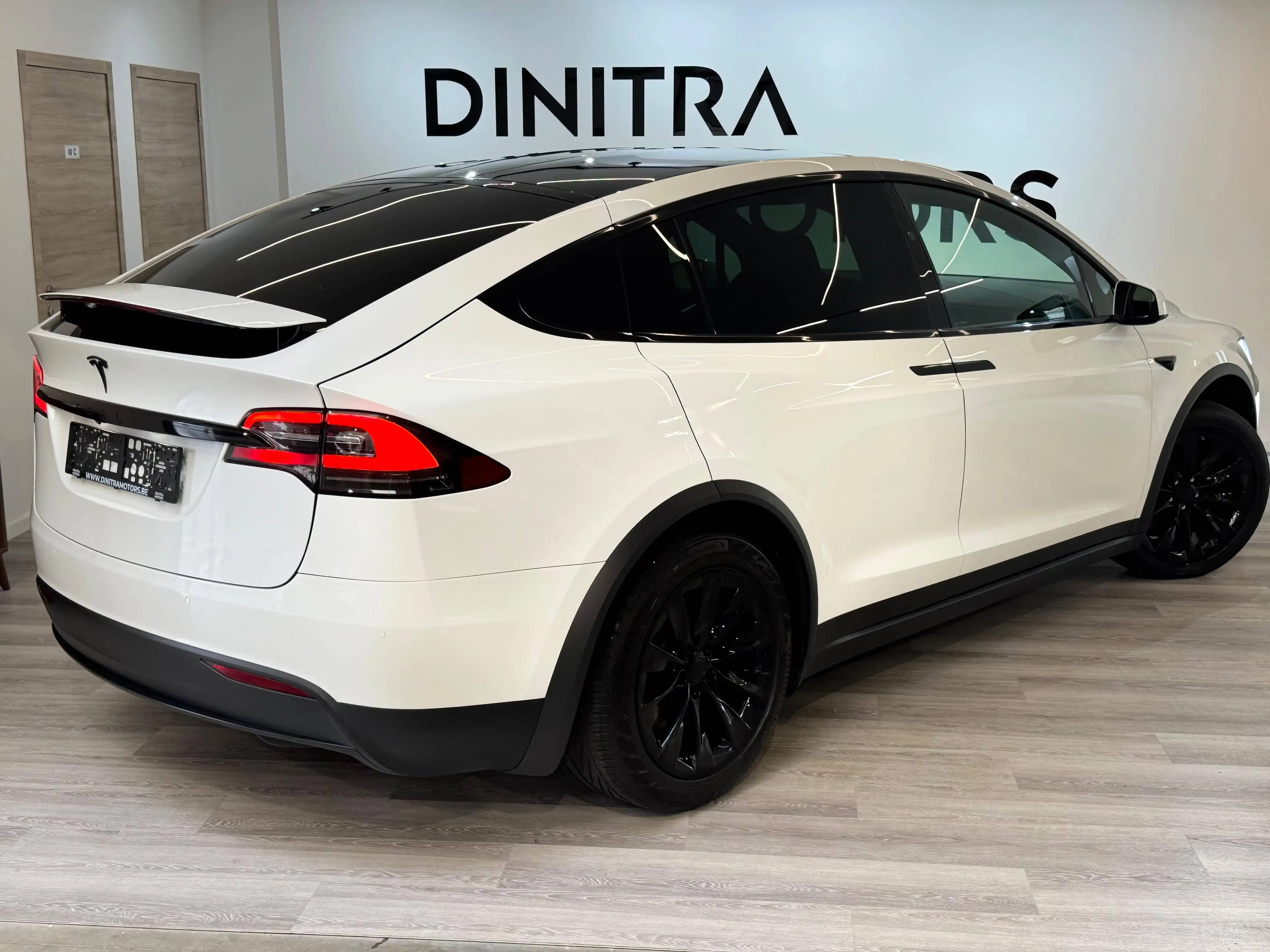 Tesla Model X — photo 9