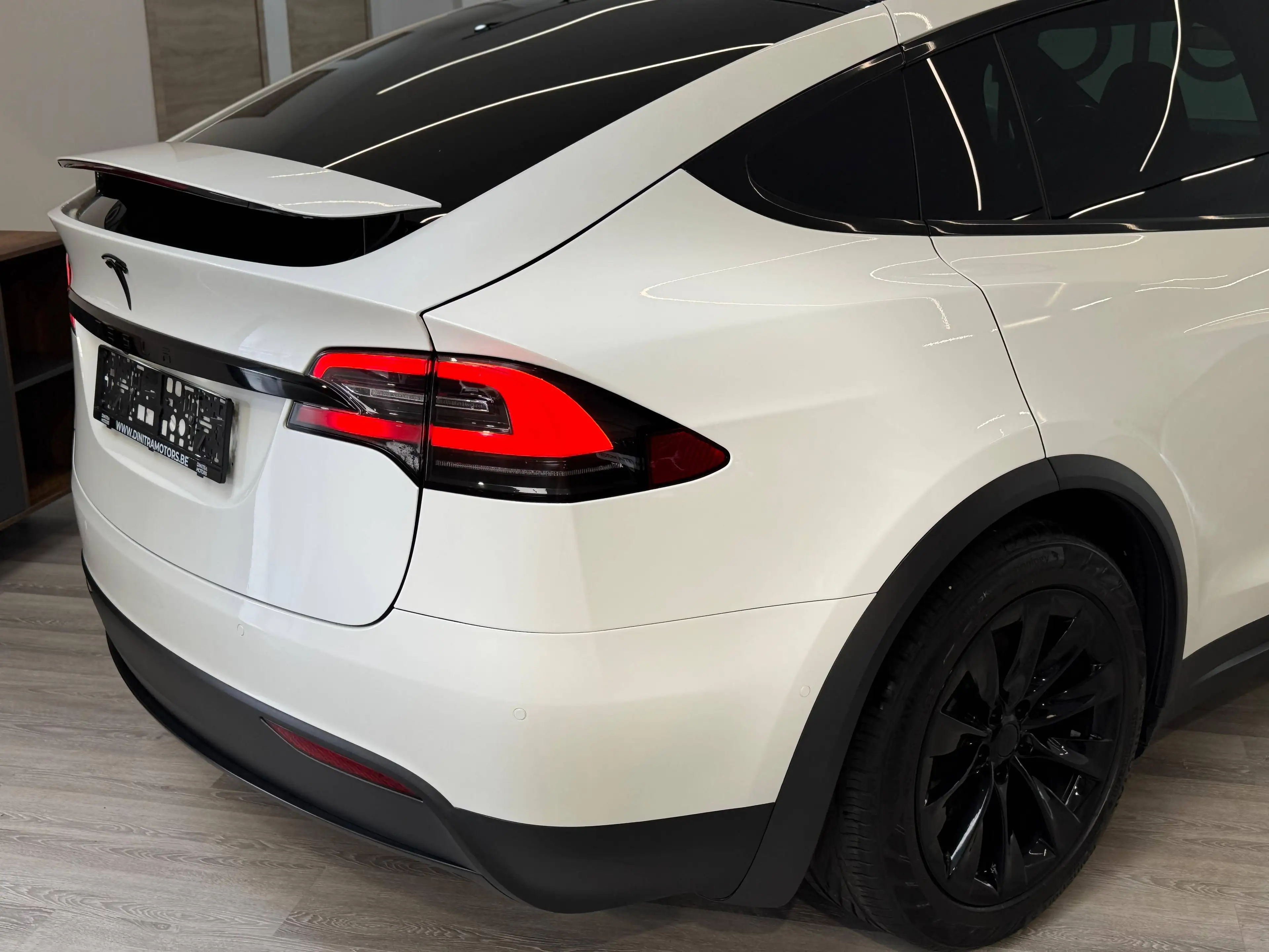 Tesla Model X — photo 10