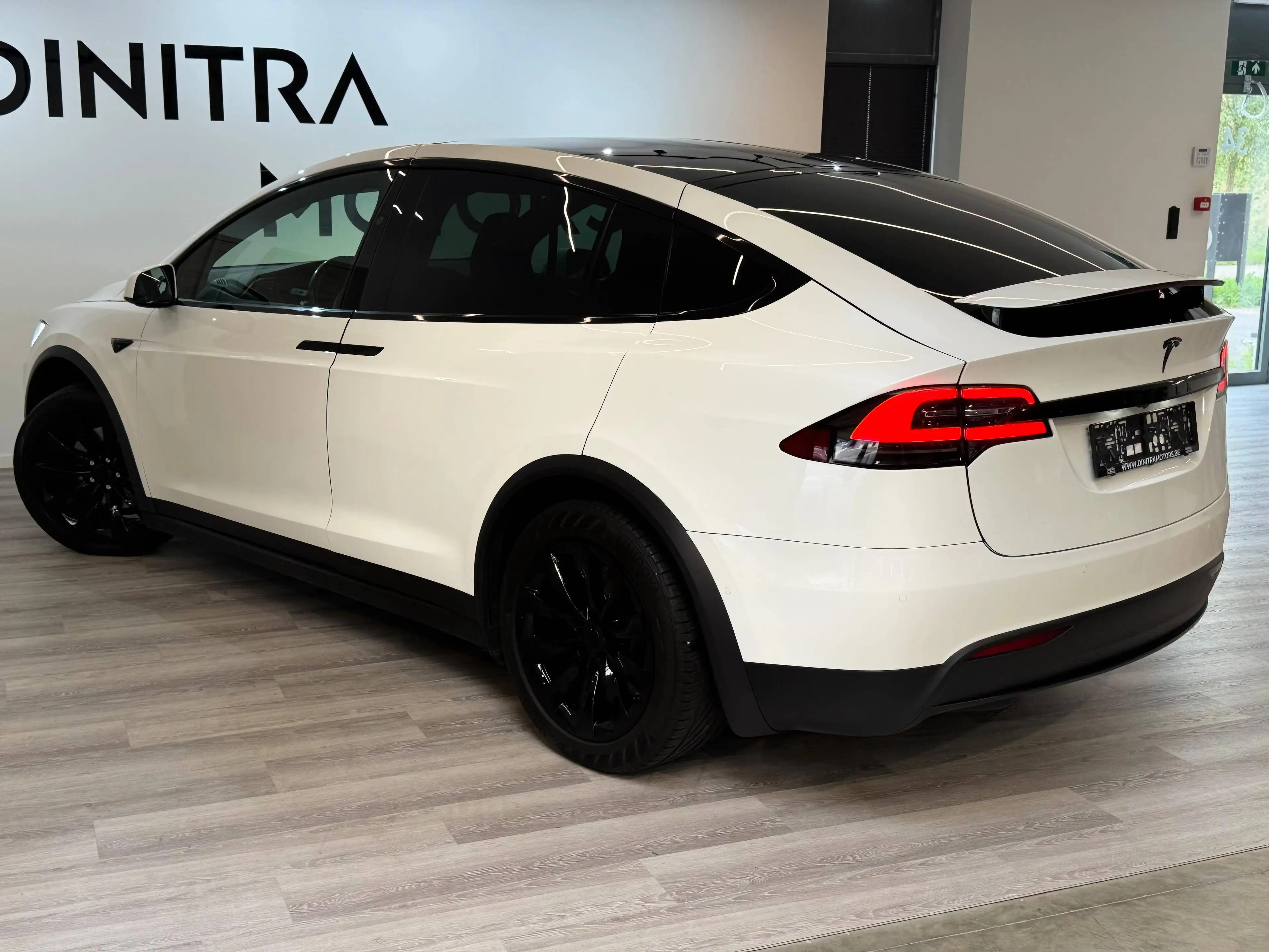 Tesla Model X — photo 7