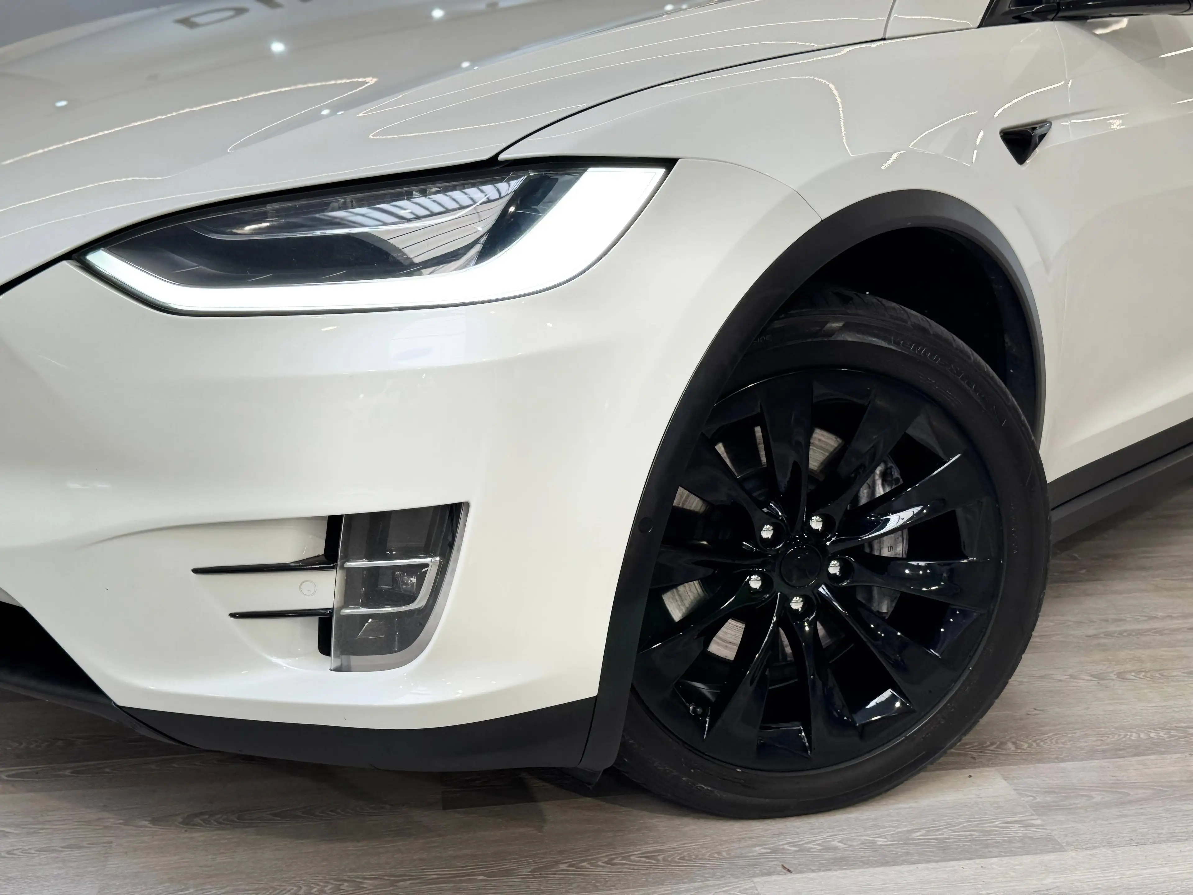 Tesla Model X — photo 6