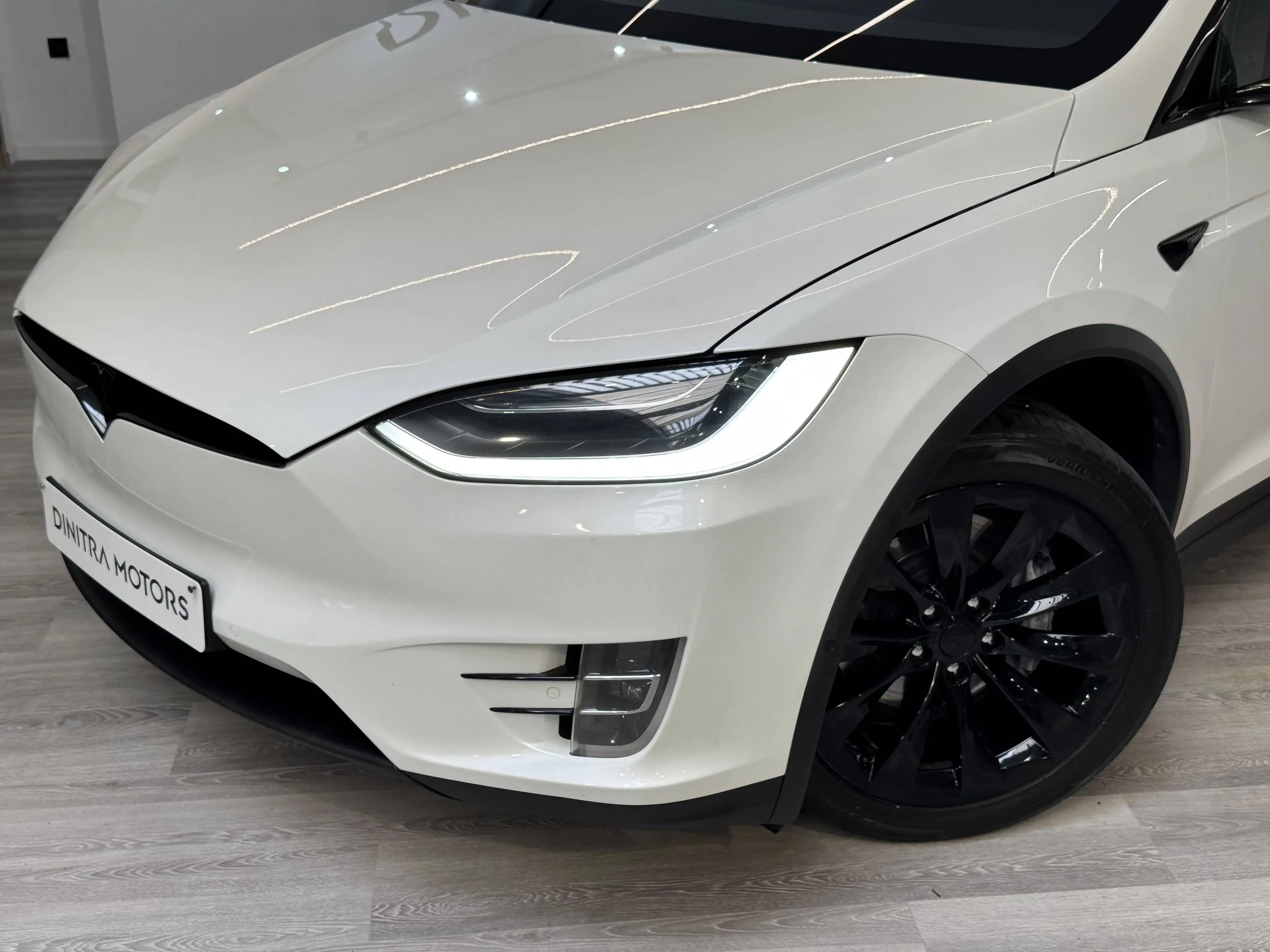 Tesla Model X — photo 4