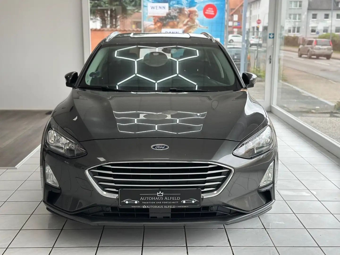 Ford Focus Turnier 1.5* 120 PS*Navi*Scheckheft*PDC* Grau - 2