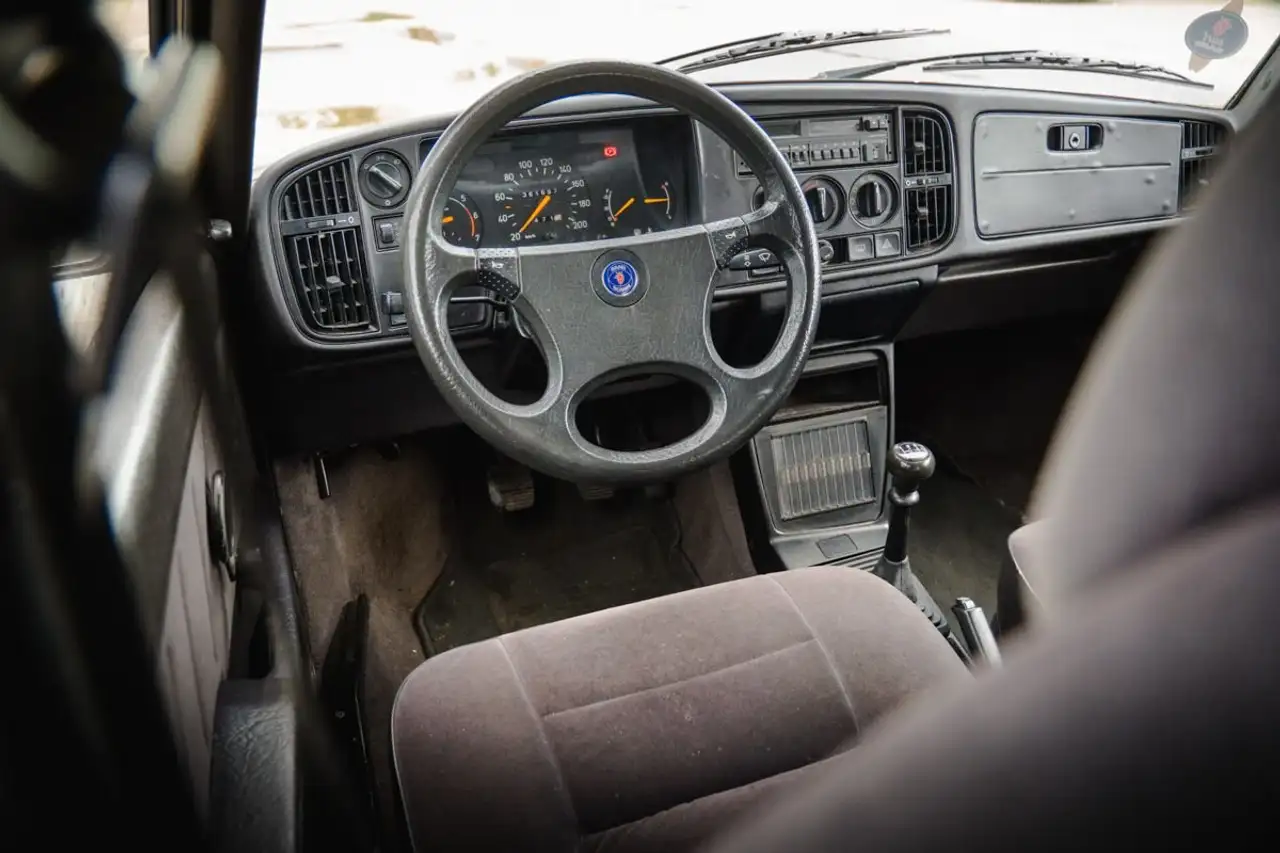 Saab 900 2.0i-16, foto 11