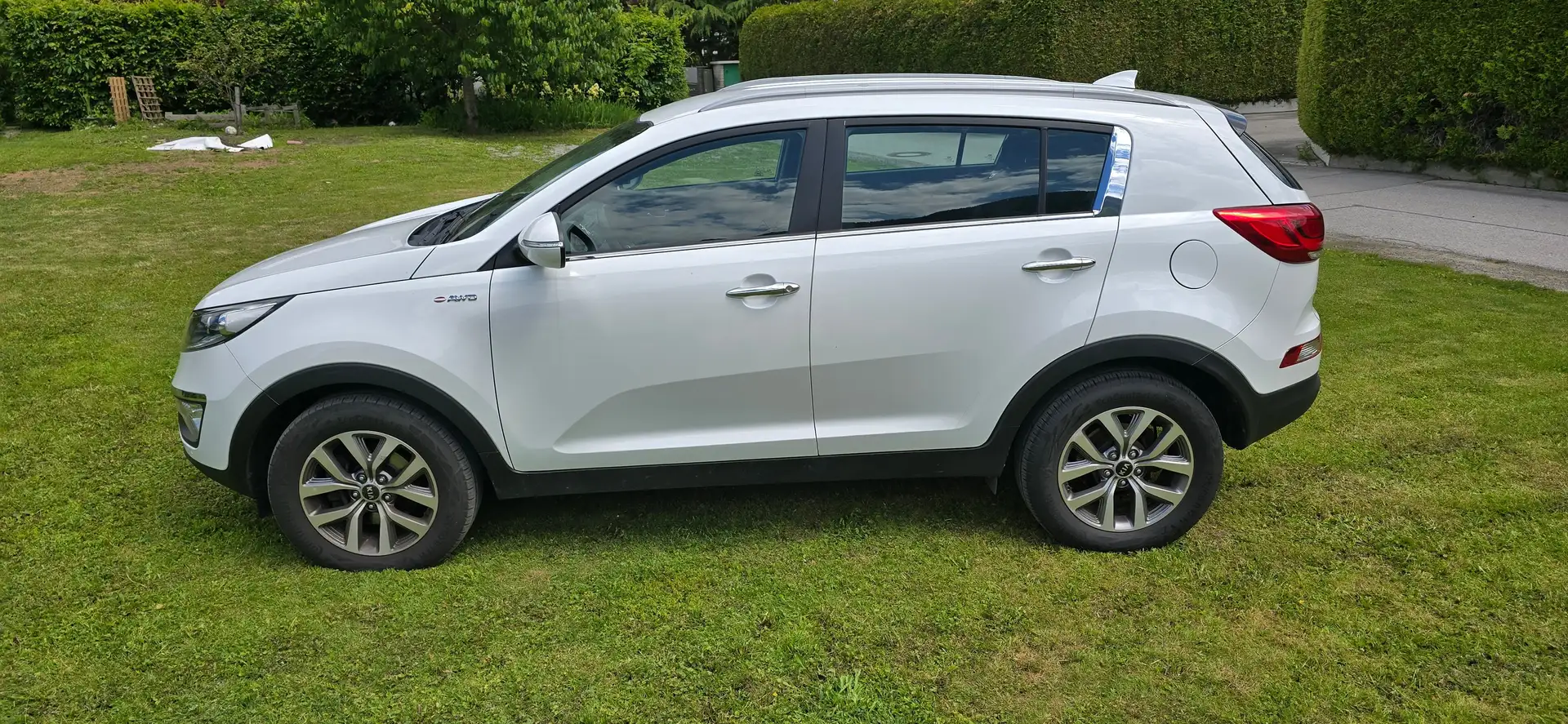 Kia Sportage Gold 2,0 CRDi AWD Aut. Weiß - 1