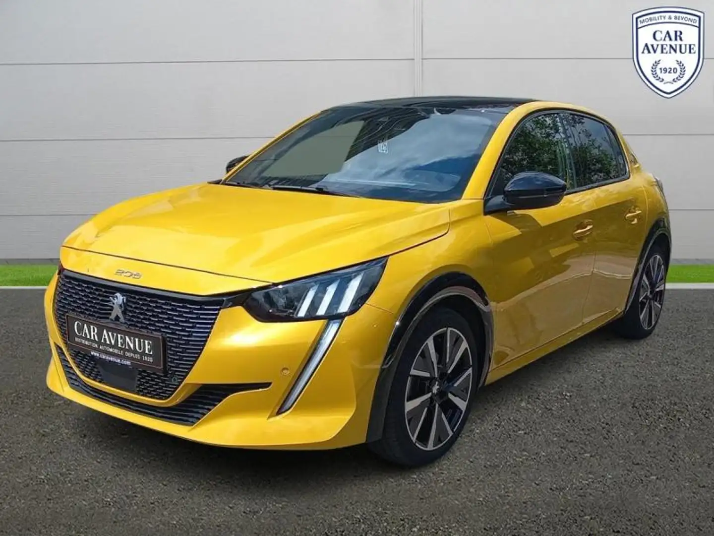 Peugeot e-208 1.2 PureTech 100ch S\u0026S GT Line Geel - 1