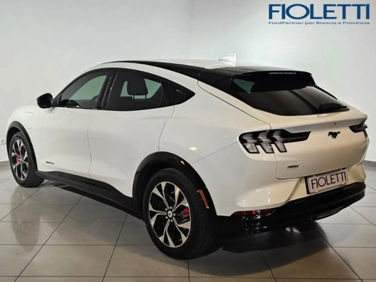 Ford Mustang Mach-E AWD ELETTRICO STANDARD 269CV Bianco - 2