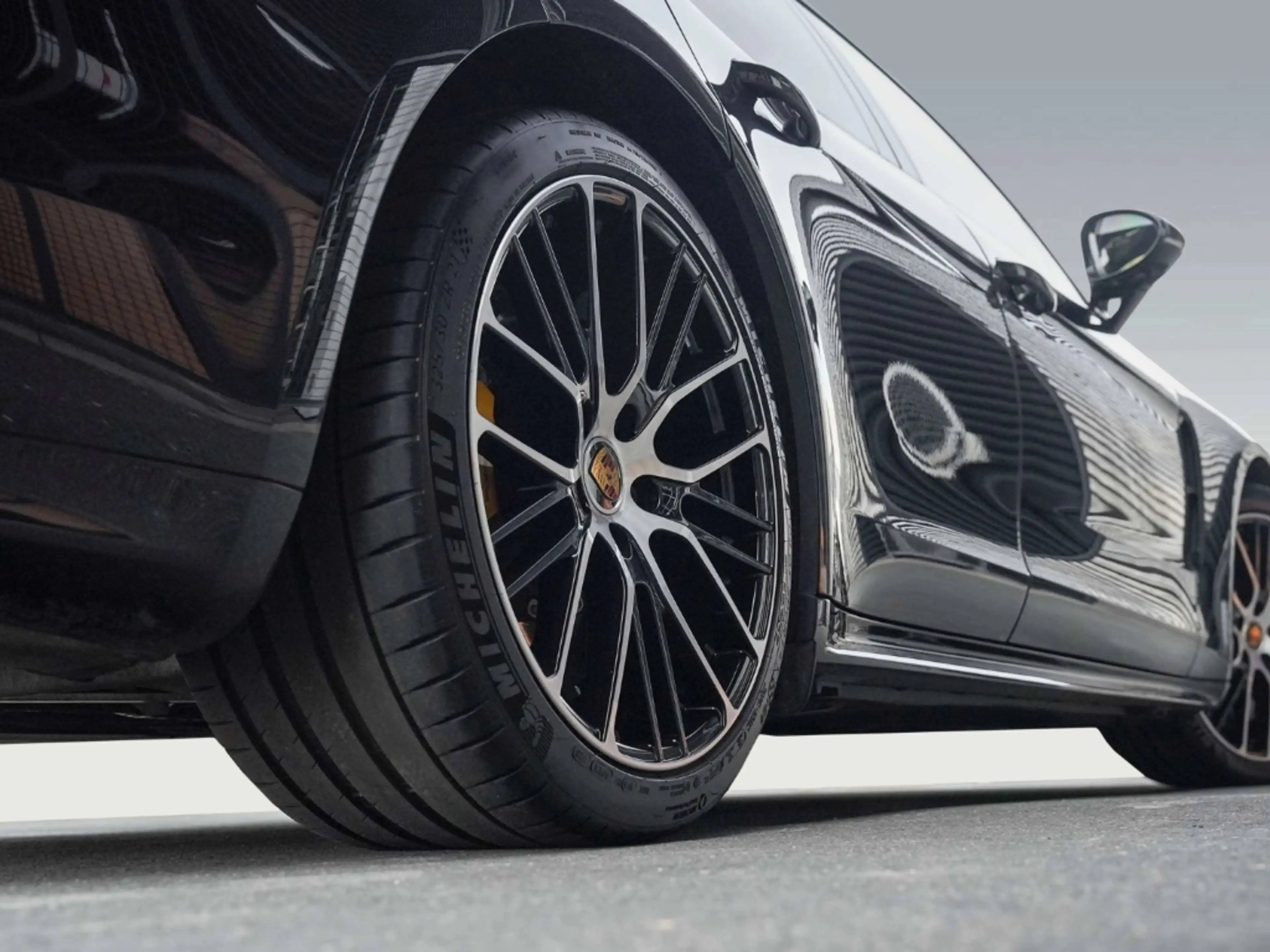 Porsche Panamera Turbo S Sport Turismo — photo 8