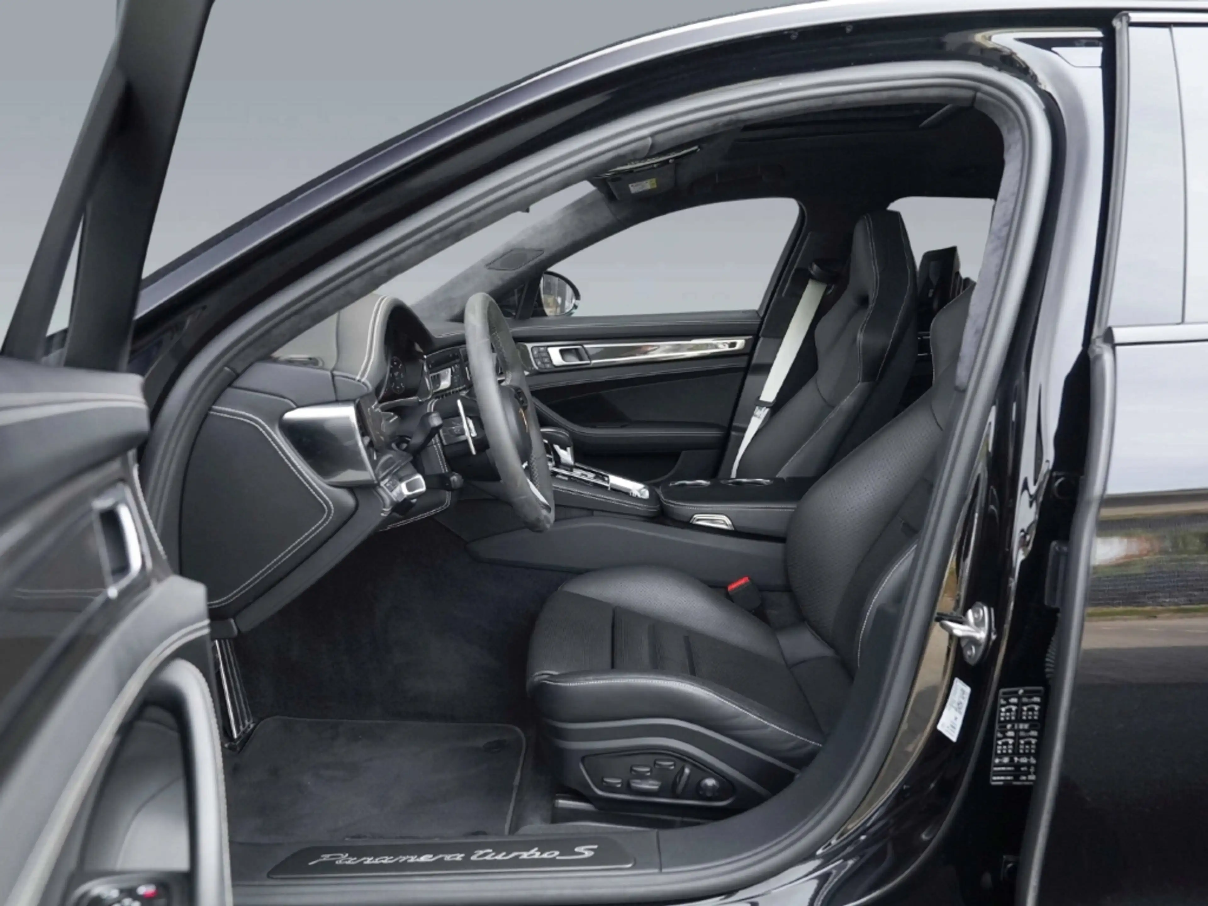 Porsche Panamera Turbo S Sport Turismo — photo 4
